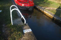 Always keep the boat clear of the cill marker