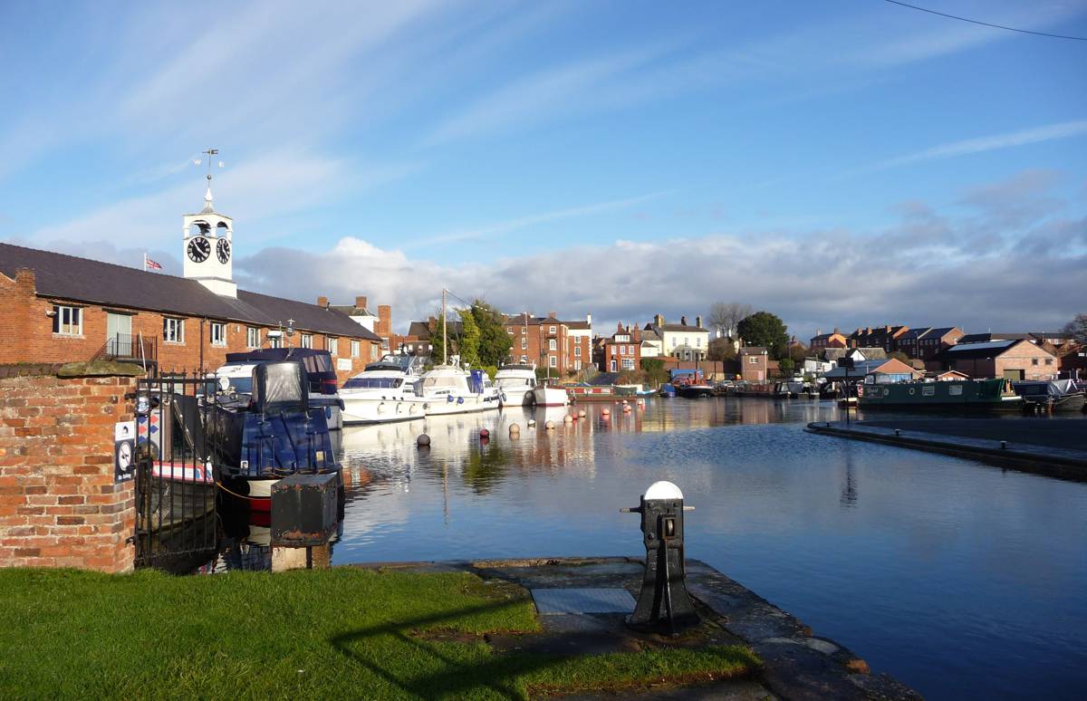 Stourport Old Basin - Photo by John Lord